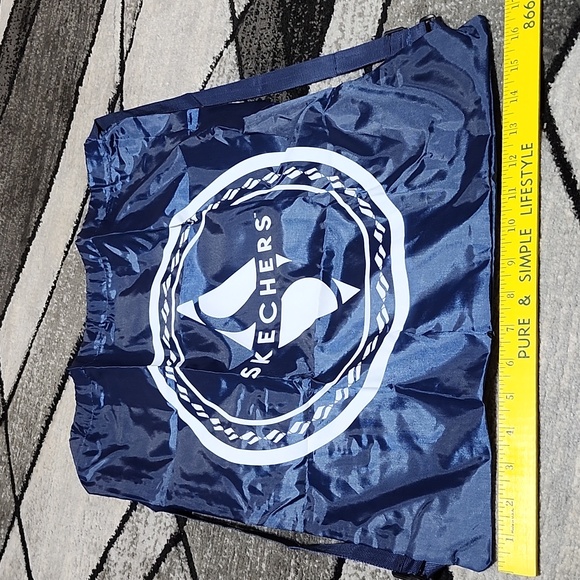 SKECHERS SET-OF-4 PHONE/TABLET STAND & NAVY-BLUE NYLON DRAWSTRING BACKPACK PRICE - Picture 3 of 12